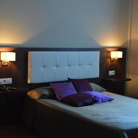Hotel Pena Cruz Malpartida de Cáceres Eksteriør billede