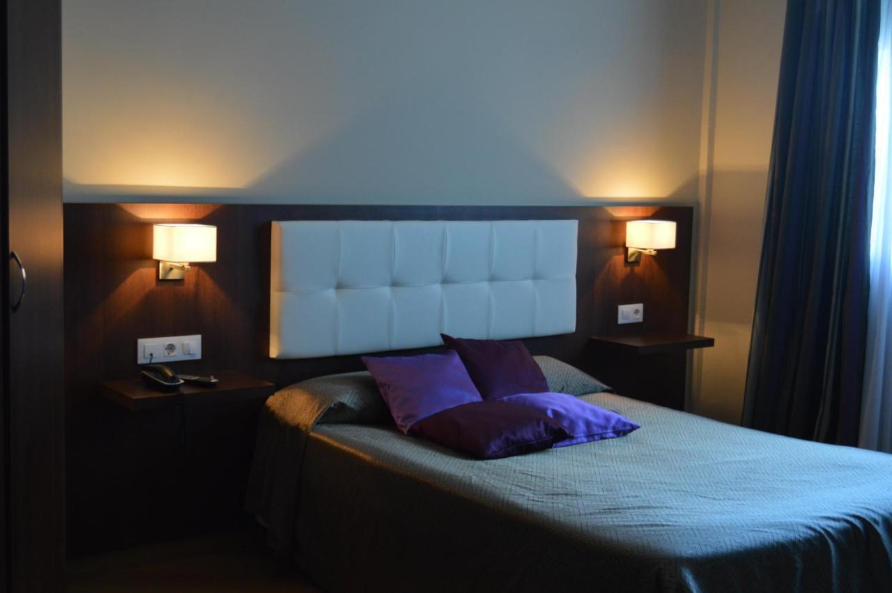 Hotel Pena Cruz Malpartida de Cáceres Eksteriør billede