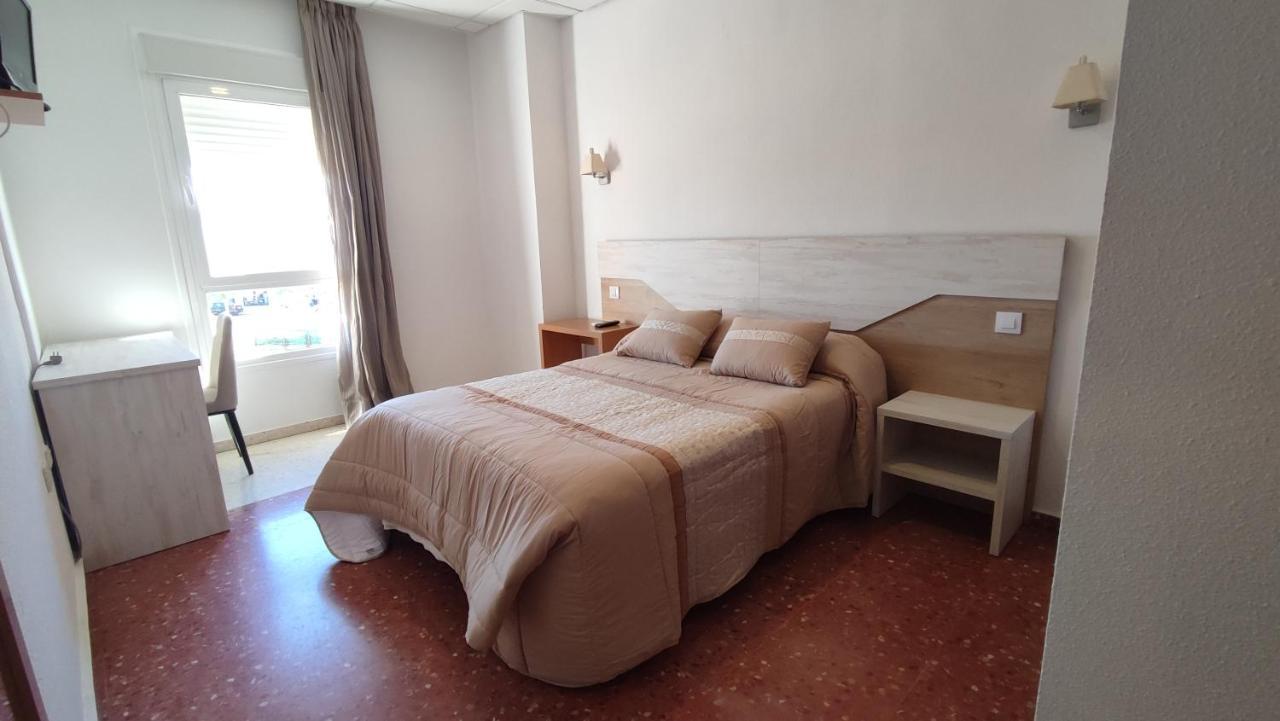 Hotel Pena Cruz Malpartida de Cáceres Eksteriør billede
